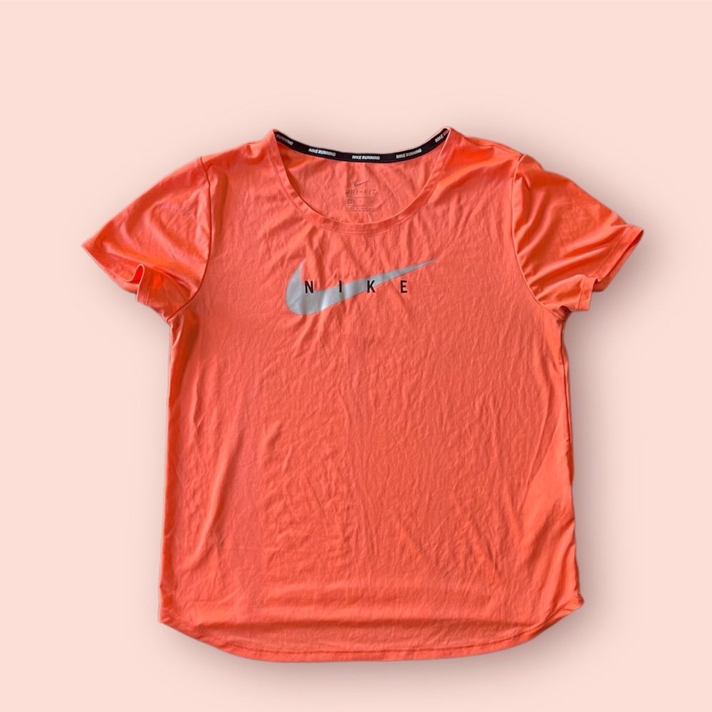 3/20$💥woman's Nike shirt💥